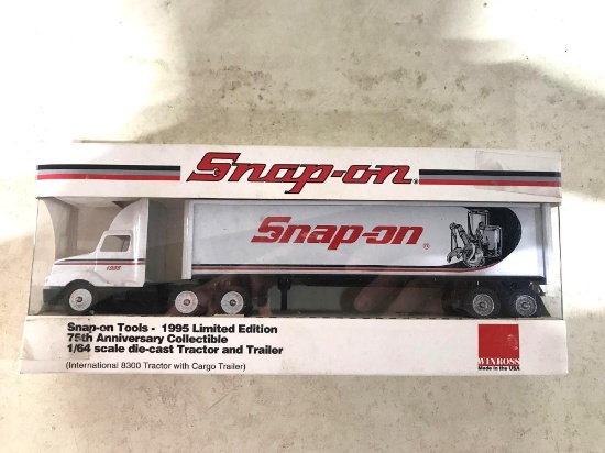 Snap-On 1/64 Scale Winross Tractor Trailer,...NIB