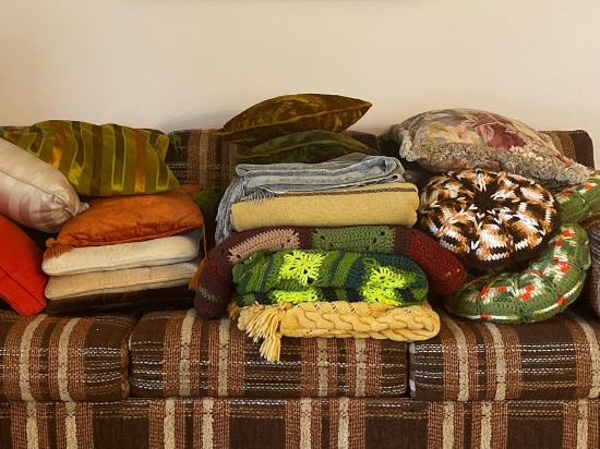 Many throw pillows, accent pillows, afghans, (not couch).