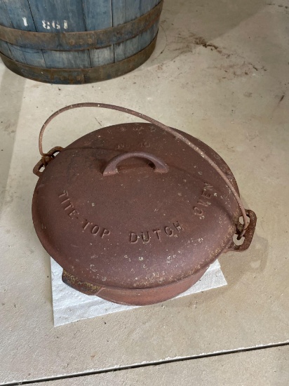 Griswold #10 Cast Iron Tite-Top Dutch Oven
