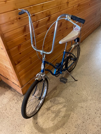 Schwinn Girls bike with banana seat and raised handle bars... No Shipping Available
