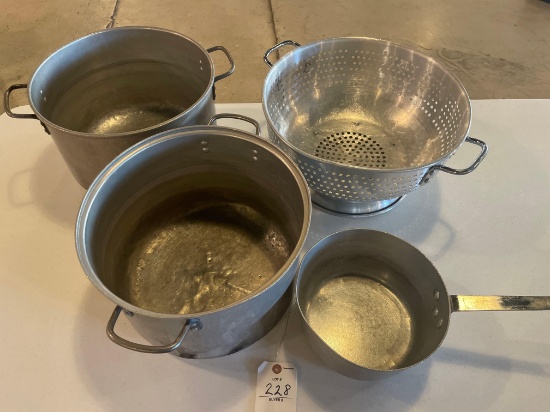 (1) 13" kettle (1) 12" kettle (1) 15" strainer