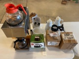 Commercial Bunn Coffee Pot, (bought new in 2020) extra carafes, 2 extra glass coffee pourer, extra