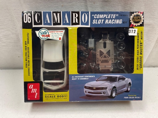 AMT 2006 Camaro 1/25 scale, NIB