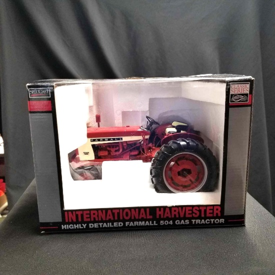 1/16 Scale SpecCast IH Highly-Detailed 504 Tractor-NIB