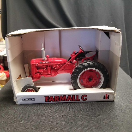 1/16 Scale Ertl Farmall C Tractor-NIB