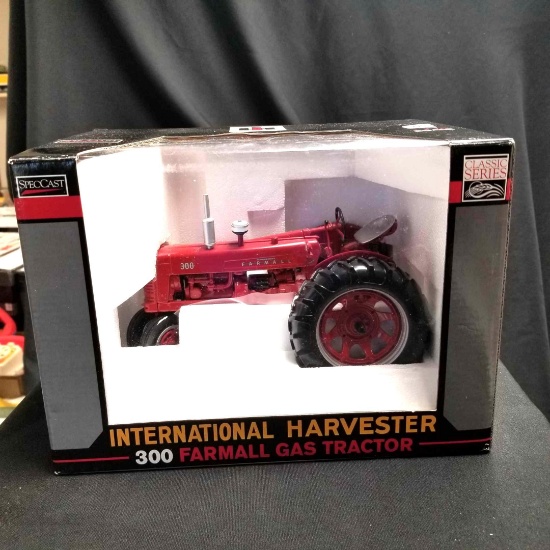 1/16 Scale SpecCast Classic Series IH 300 Farmall Gas Tractor-NIB