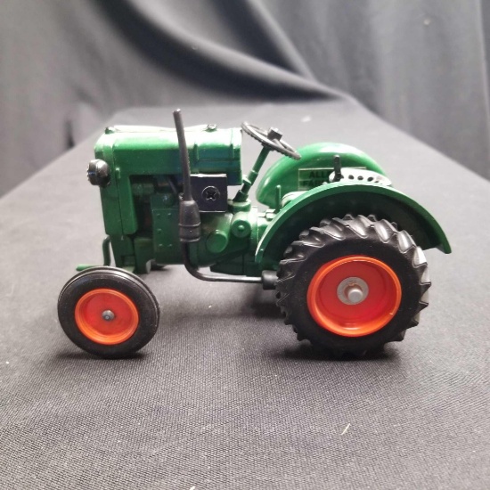 ...1986 Alleman Farm Show Small Scale Deutz Tractor
