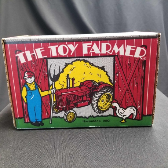1/16 Scale Ertl Toy Farmer Massey Harris Tractor-NIB