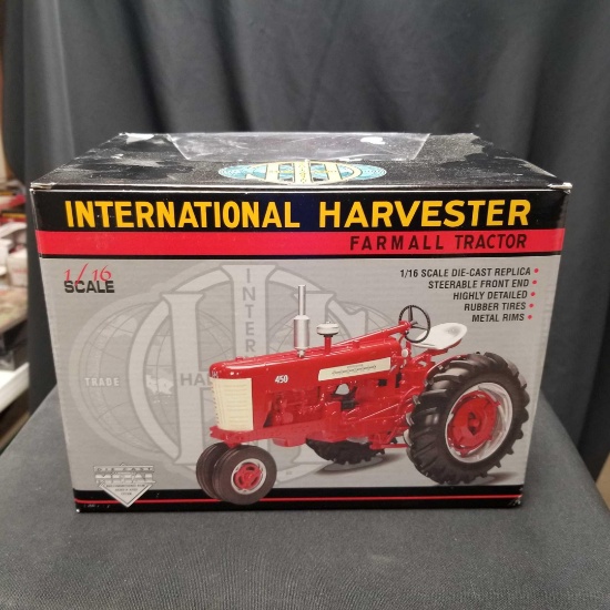 1/16 Scale SpecCast IH 450 Farmall Tractor-NIB