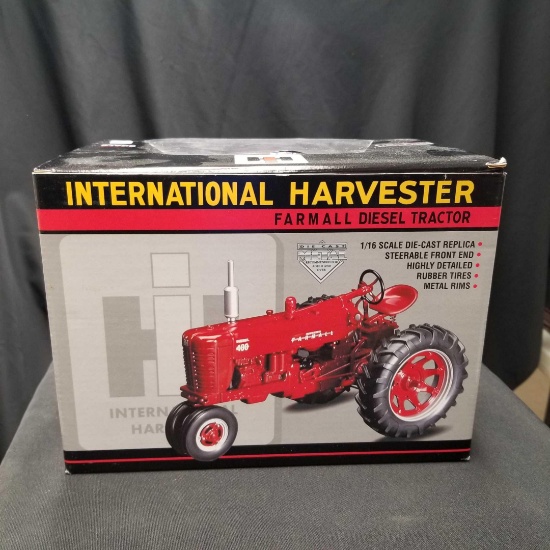 1/16 Scale SpecCastClassic... Series IH 400-Farmall Diesel Tractor-NIB