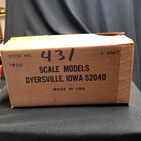 1/16 Scale Models Allis Chalmers B Tractor in Box