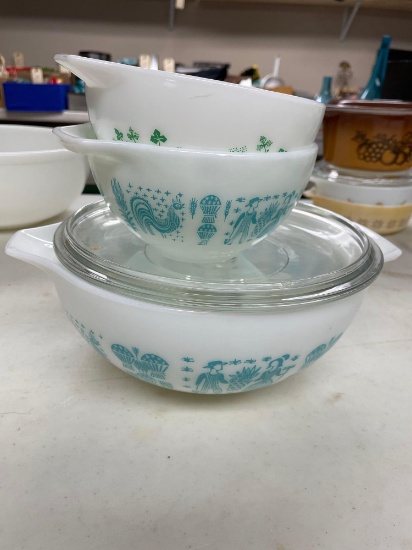 3 pyrex mixing bowls. NO SHIPPING AVAILABLE ON THIS LOT! PICK UP ITEM ONLY!