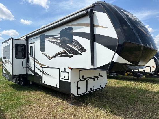 Venom 5th-wheel Camper/ Toy-hauler