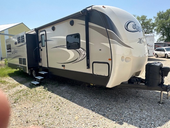 Keystone Cougar Lite Pull-type Camper