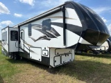 Venom 5th-wheel Camper/ Toy-hauler