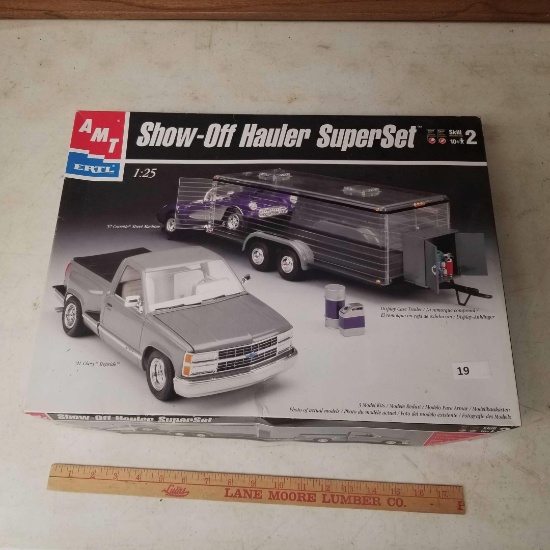 AMT Ertl 125th Scale Show-Off Hauler Super Set Kit in box