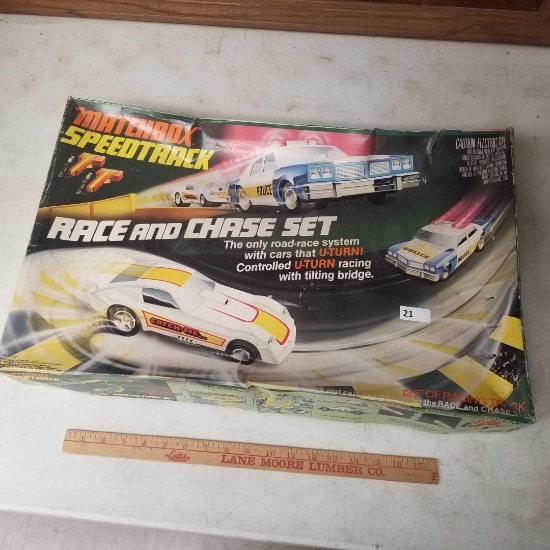 Matchbox Speed Track Race & Chase Set in box