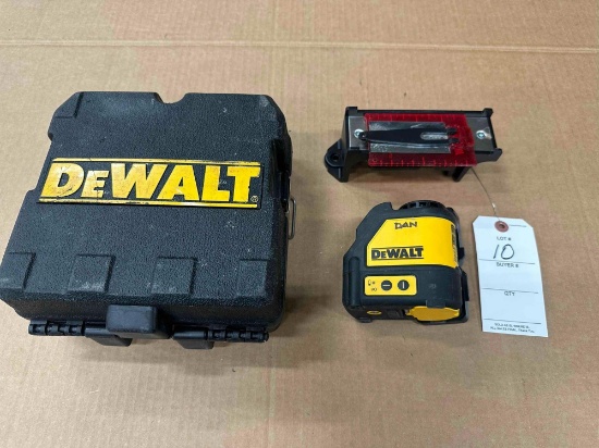 DeWalt model DW087 Laser chalk line complete with case