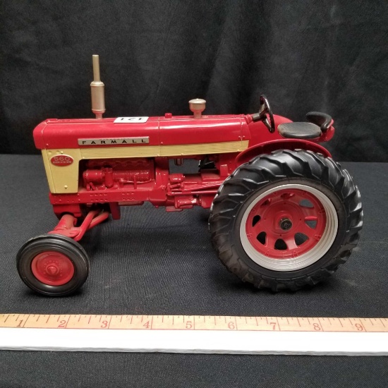 FARMALL "560" TRACTOR, WIDE FRONT