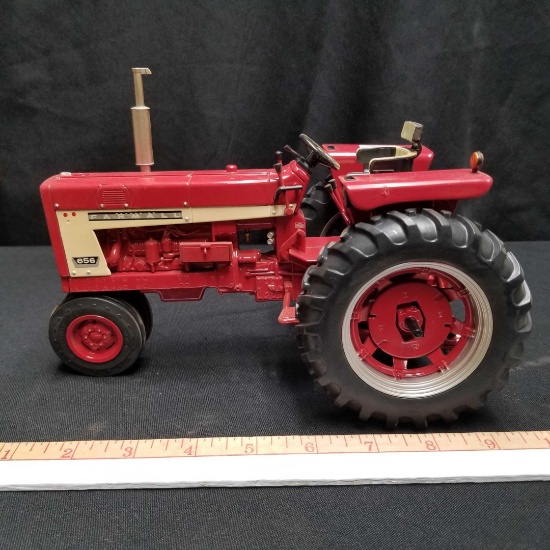 FARMALL "656" TRACTOR, DIESEL NARROW FRONT 2 POINT
