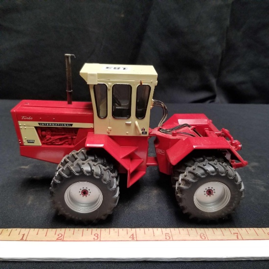 1/32nd Scale INTERNATIONAL "4366" TRACTOR 4WD DUALS 3 POINT