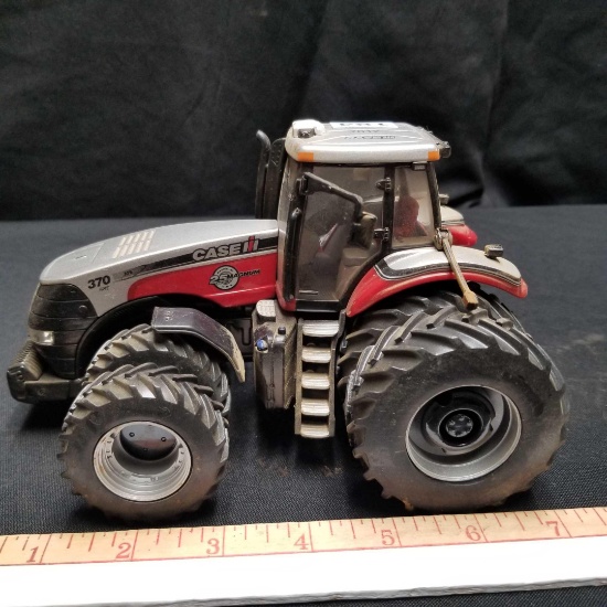 1/32nd Scale CASEIH "MAGNUM 370" 25th ANIVERSARY 2012 SILVER SPECIAL COLLECTORS