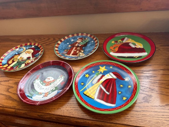 Numerous christmas plates, 2 sets of bowls,...