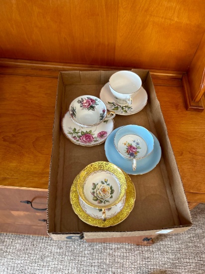 Cups and saucers. Shipping