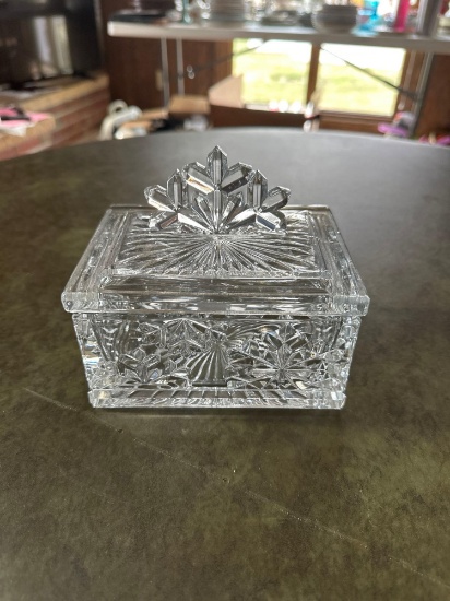 Clear glass trinket box with snowflake design. Shipping.