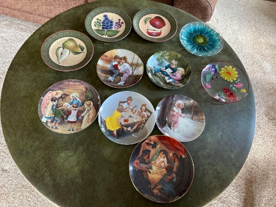 Misc painted plates....Shipping