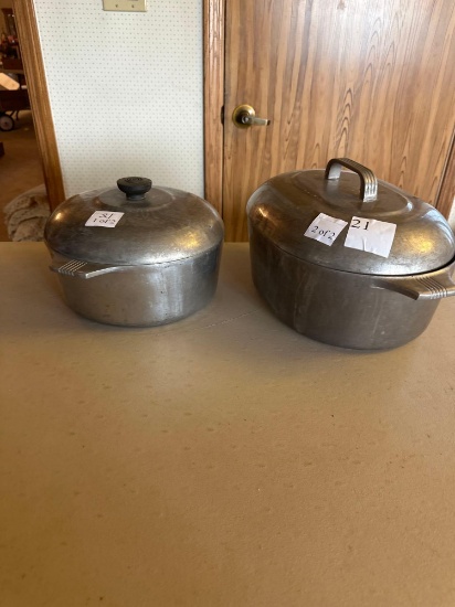 2 Magnalite roasting pans with lids.Shipping