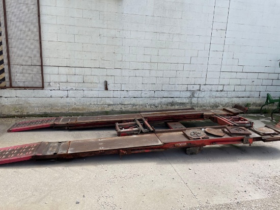Hunter 6000 lb Auto Floor Hoist w/Ramps