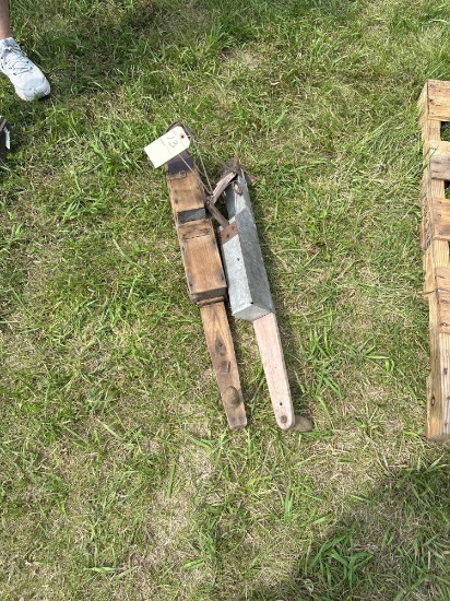 2] SCISSOR GATE PLANTERS, 1 METAL and WOOD BOX