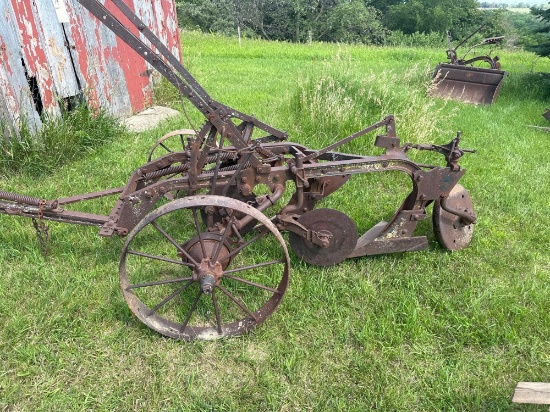 INTERNATIONAL "2 BOTTOM" TRIP LIFT MOLD BOARD PLOW on STEEL