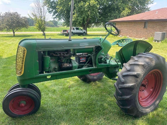 1945 OLIVER "60" TRACTOR, NARROW FRONT