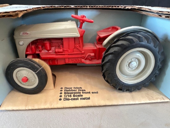 ERTL FORD "8N" TRACTOR, 1/16th , [NIB]