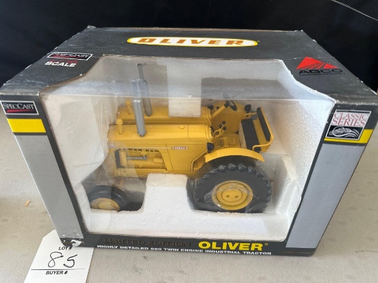 1/16 Oliver 880 industrial tractor