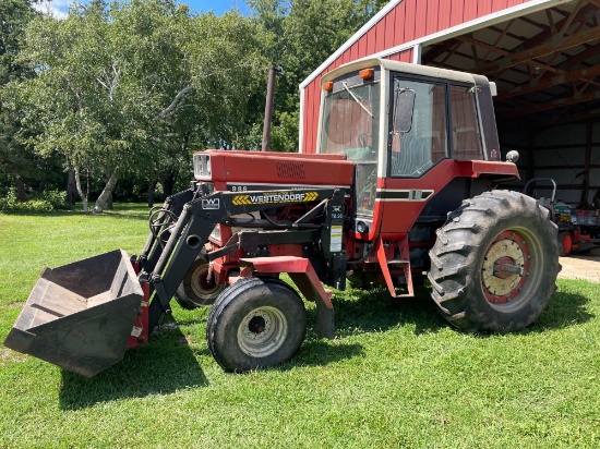 1976 IH 986 Diesel Tractor w/Westendorf TA26 Loader