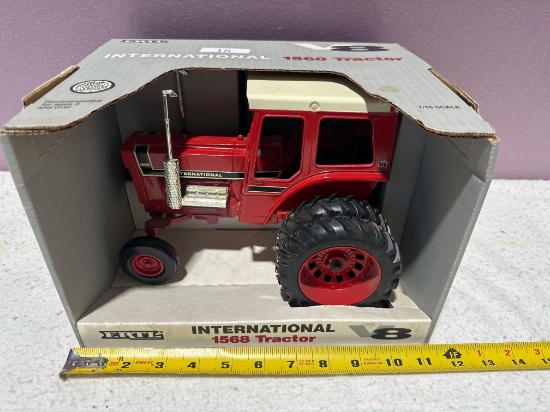 1/16 International 1568 toy tractor