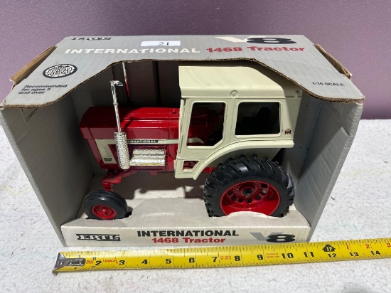 1/16 International 1468 toy tractor