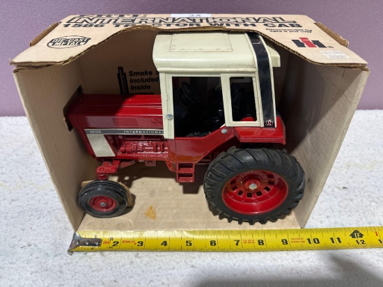 1/16 International 1586 toy tractor
