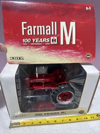 1/16 Centennial Farmal, M toy tractor
