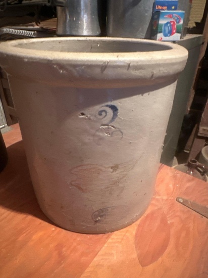 Red Wing 2 gallon crock.... NIce