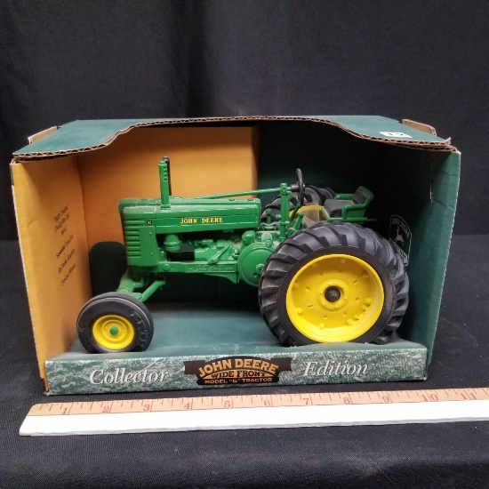 1/16 Scale Ertl Collector's Edition JD G Tractor-NIB