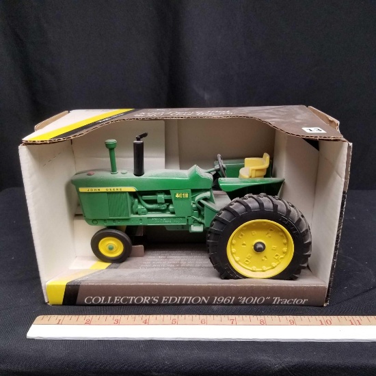 1/16 Scale Ertl Collector's Edition 1961 JD 4010 Gas Tractor-NIB