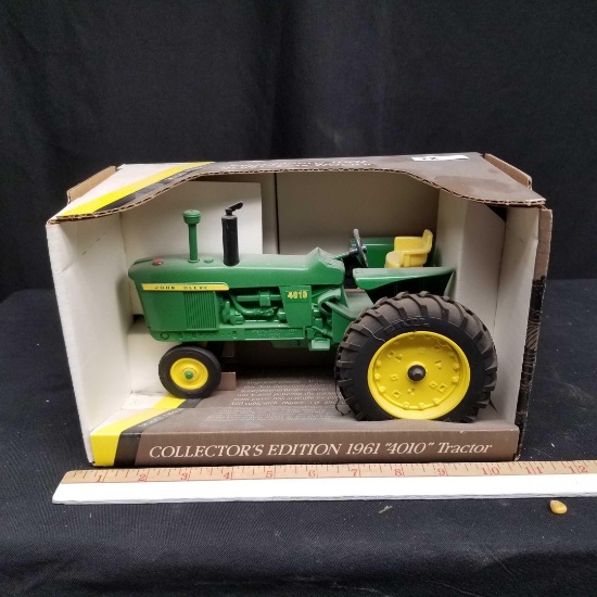 1/16 Scale Ertl Collector's Edition 1961 JD 4010 Gas Tractor-NIB