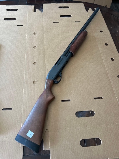Remington 870 Express Magnum 12 Gauge Shotgun. 2 3/4" and 3" chamber, ribbed barrel Serial D594901M