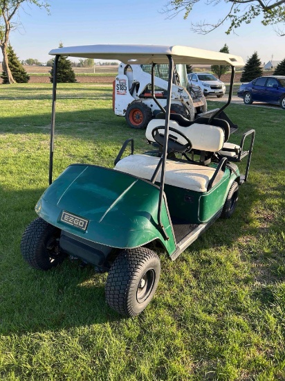 1999 E-Z- GO gas golf cart, rear seat with storage Good)