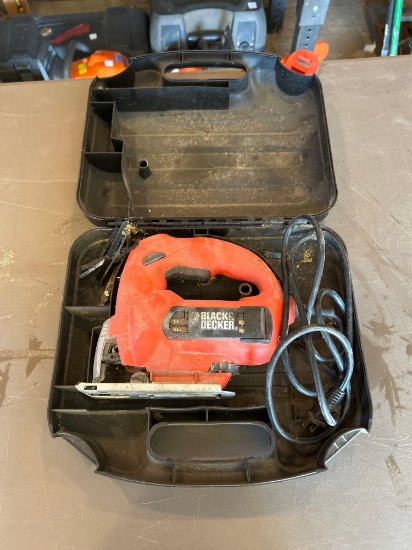 BLACK and DECKER JIGSAW w/ CASE