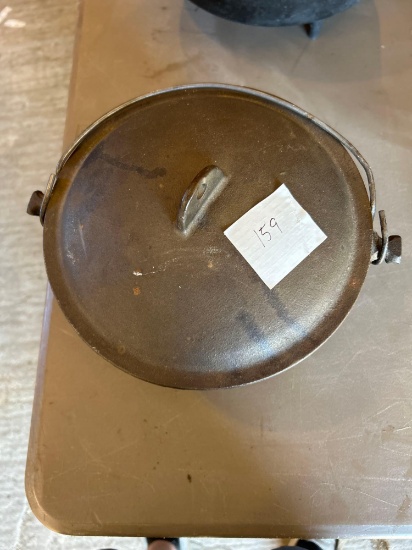 CAST DUTCH OVEN W/ LID